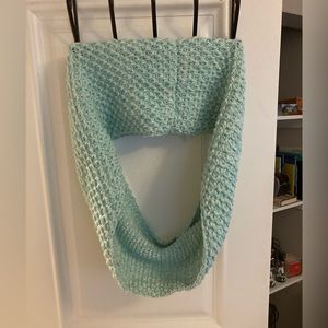Mint green yarn infinity scarf NWT